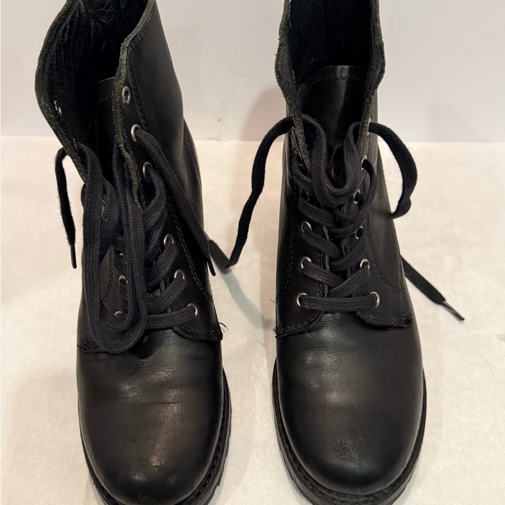 Vintage FryeSabrina Lace Up Combat Boots women size 7 1/2